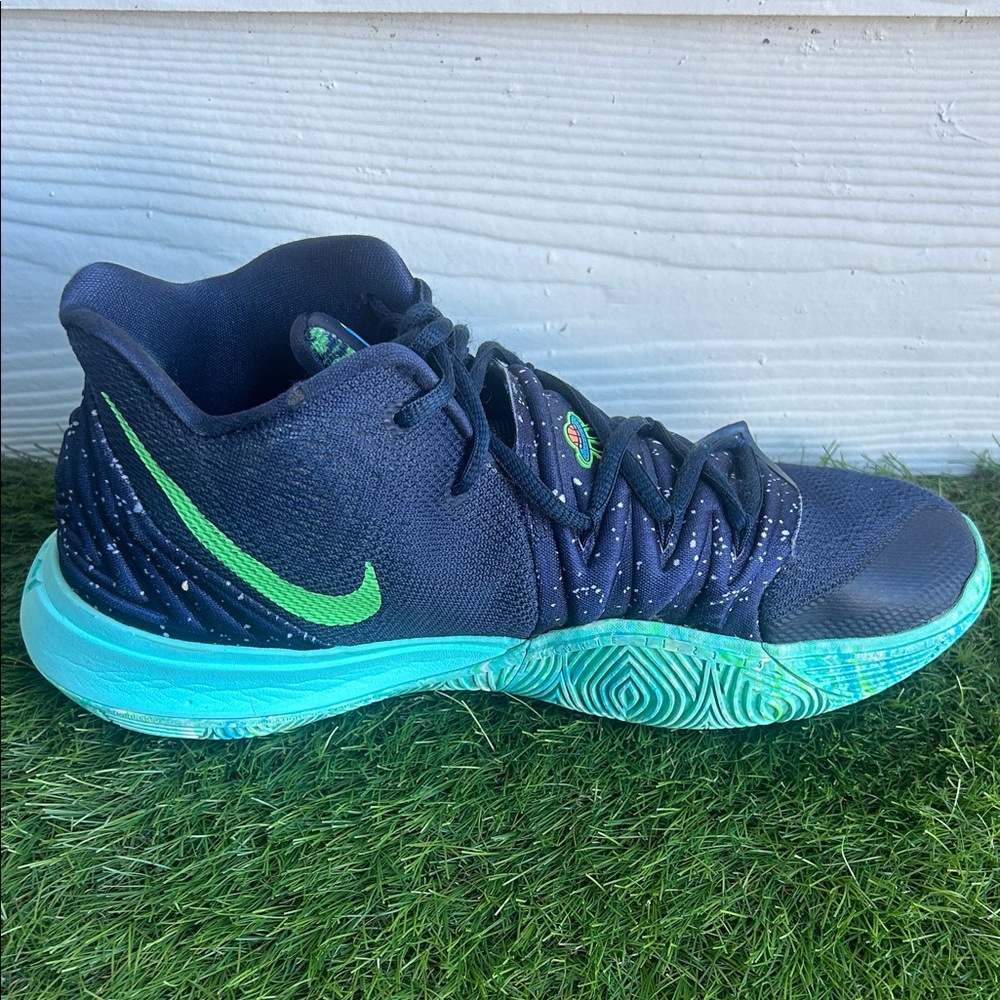 Nike Men's Dark Blue and Bright Green Athletic Shoes